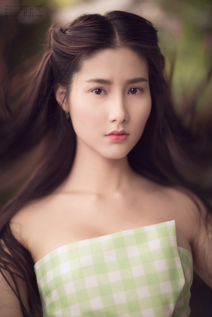 女班长脱了内裤内衣让我揉